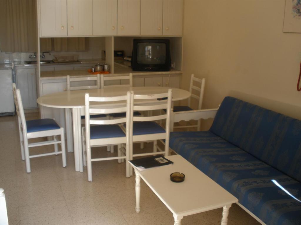 Klashiana Hotel Apartments Oroklini Habitación foto